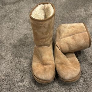 Ugg tan gently worn boots size 9 above ankle